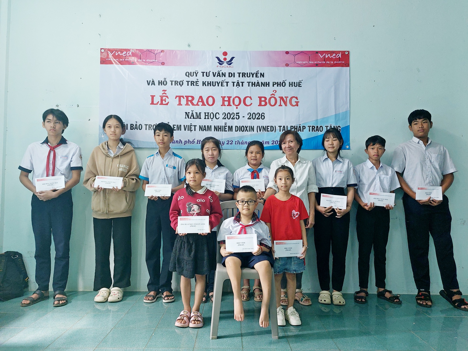 Remise de bourses à Hue et Quang Tri_1